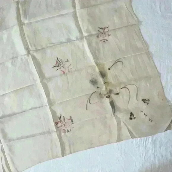 Vintage Mitsukoshi hand painted & signed silk scarf. - Picture 5 of 7